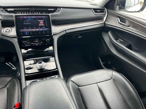 Used 2023 Jeep Grand Cherokee L Limited image 4