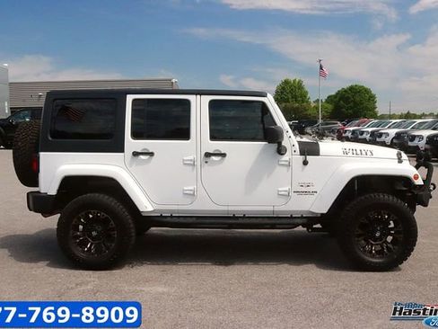 Used 2016 Jeep Wrangler Unlimited Sahara AWD/4WD image 4