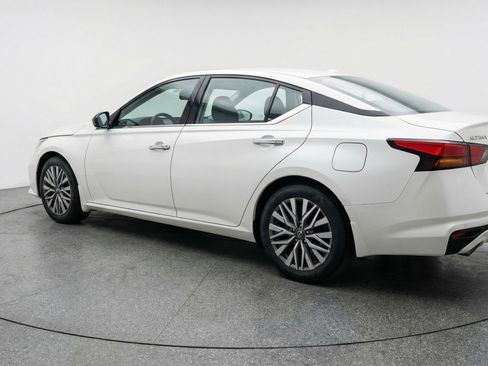 Used 2025 Nissan Altima 2.5 SV image 6