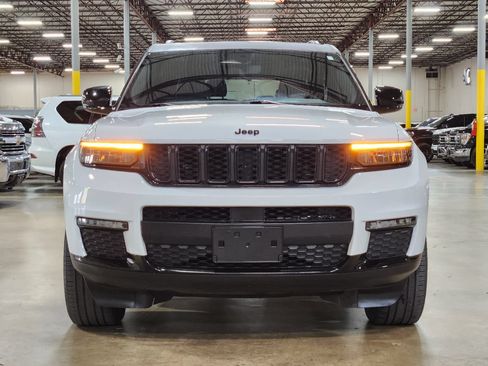 Used 2024 Jeep Grand Cherokee L Limited w/ Black Appearance Package AWD/4WD image 2