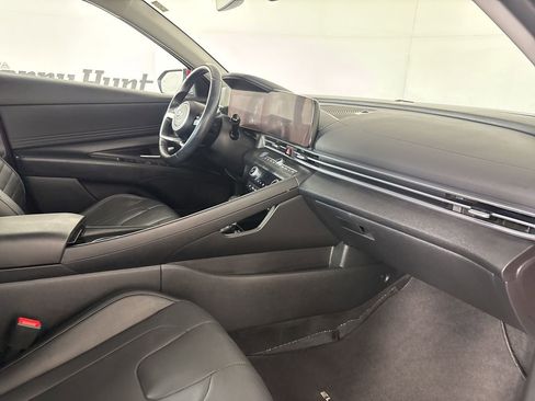 Used 2023 Hyundai Elantra Limited image 29