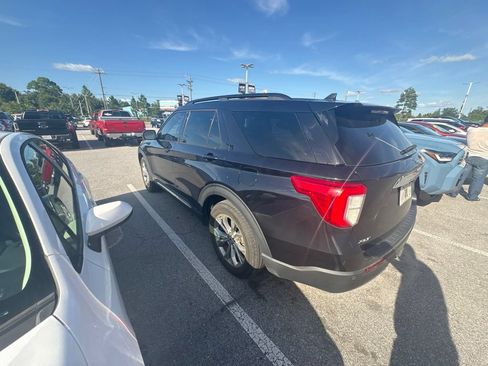 Used 2024 Ford Explorer XLT w/ Equipment Group 202A RWD image 17