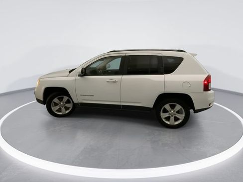Used 2016 Jeep Compass Latitude AWD/4WD image 3