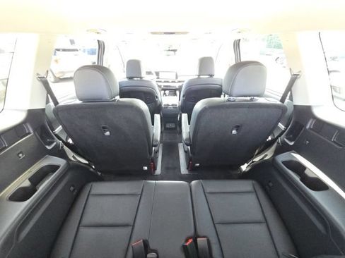 Used 2025 Kia Telluride EX w/ EX Captain's Chair Package FWD image 14