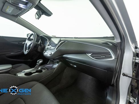 Used 2021 Chevrolet Malibu LT FWD image 38