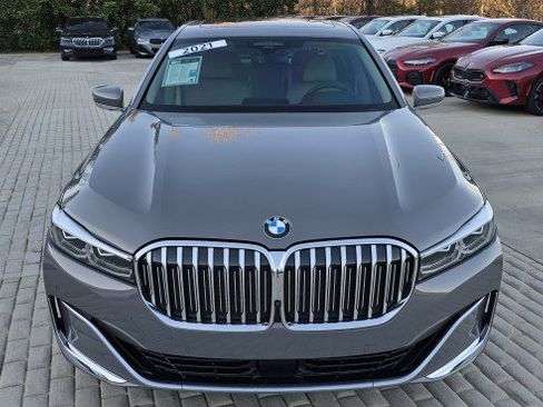 Used 2021 BMW 750i xDrive w/ Executive Package image 3