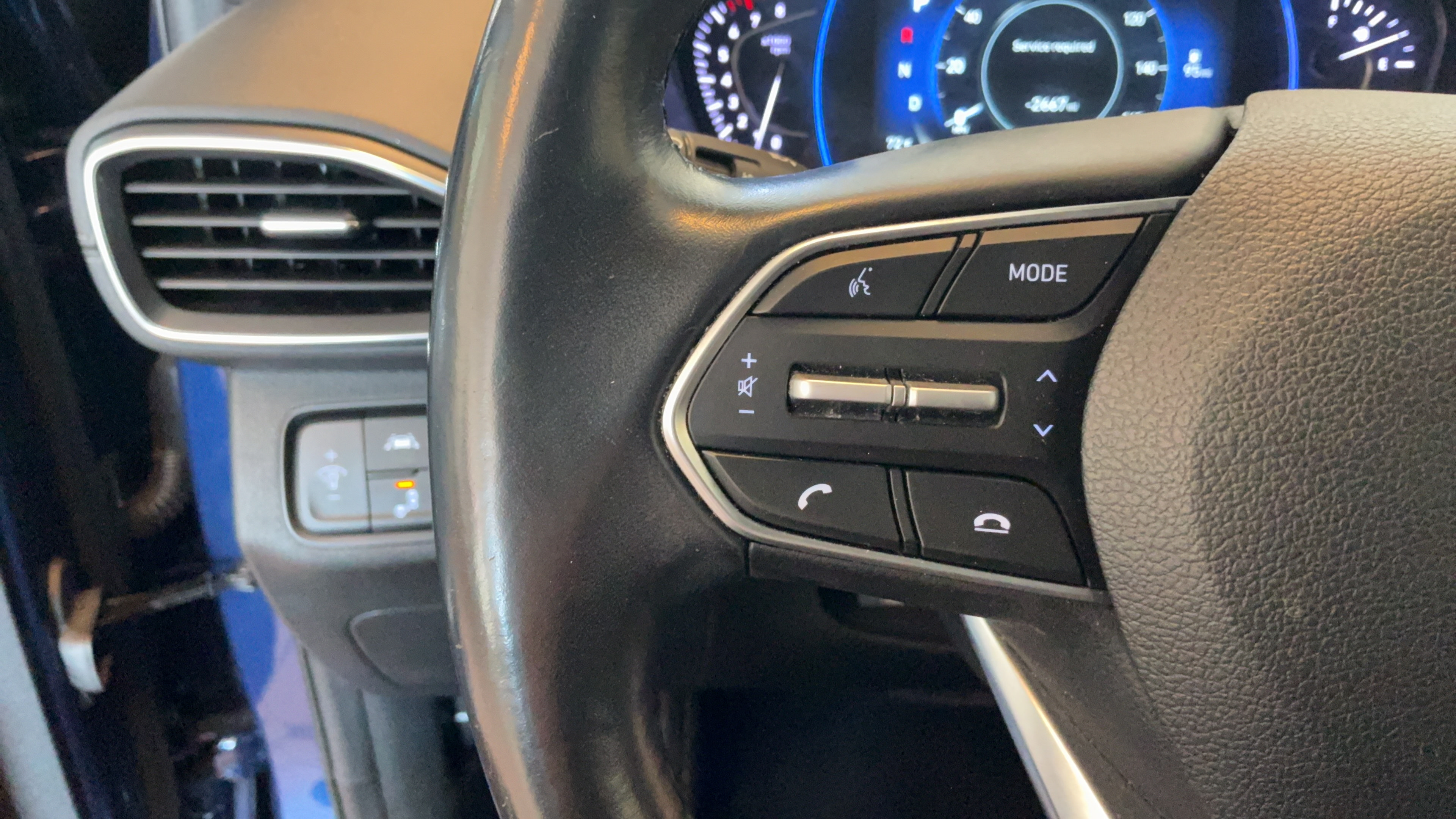 Used 2020 Hyundai Santa Fe Limited AWD/4WD image 11