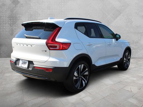 New 2026 Volvo XC40 B5 Ultra w/ Climate Package AWD/4WD image 3
