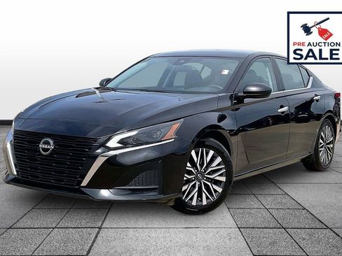 Used 2024 Nissan Altima 2.5 SV FWD image 1