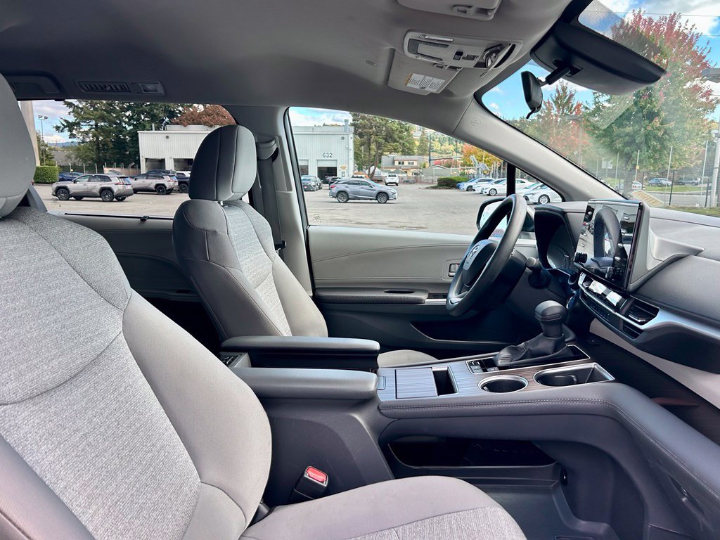 Certified 2024 Toyota Sienna LE AWD/4WD image 18