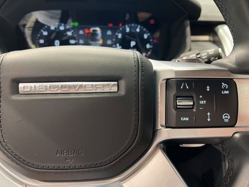 Used 2024 Land Rover Discovery Dynamic SE image 25