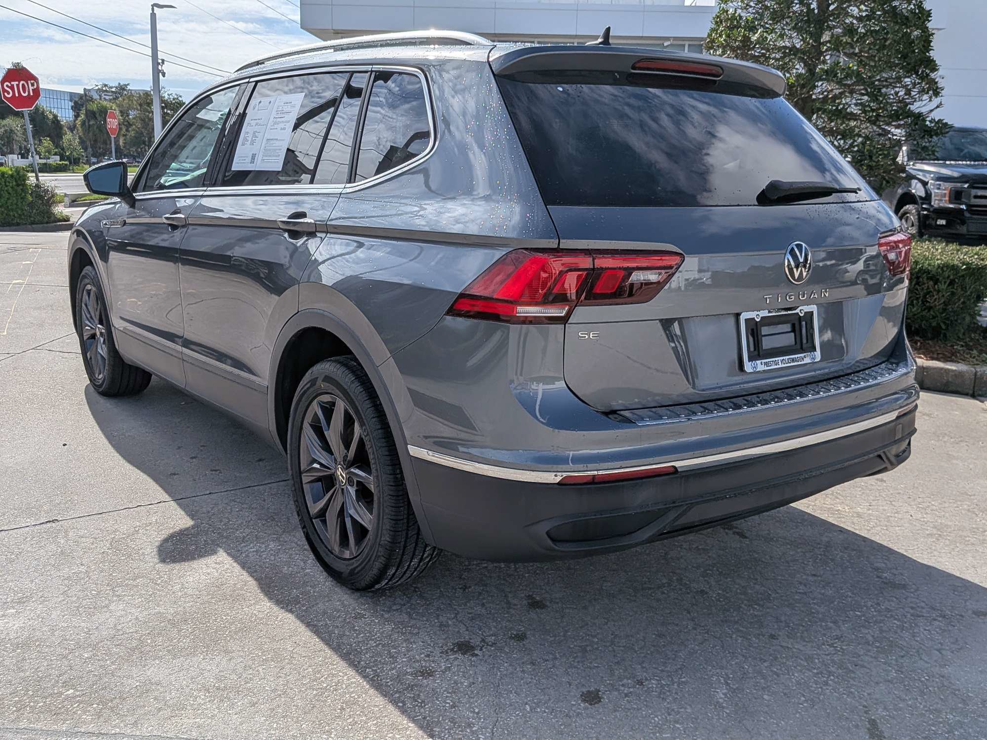 Used 2022 Volkswagen Tiguan SE FWD image 5