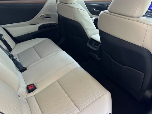 Certified 2025 Lexus ES 300h w/ Premium Package FWD image 32