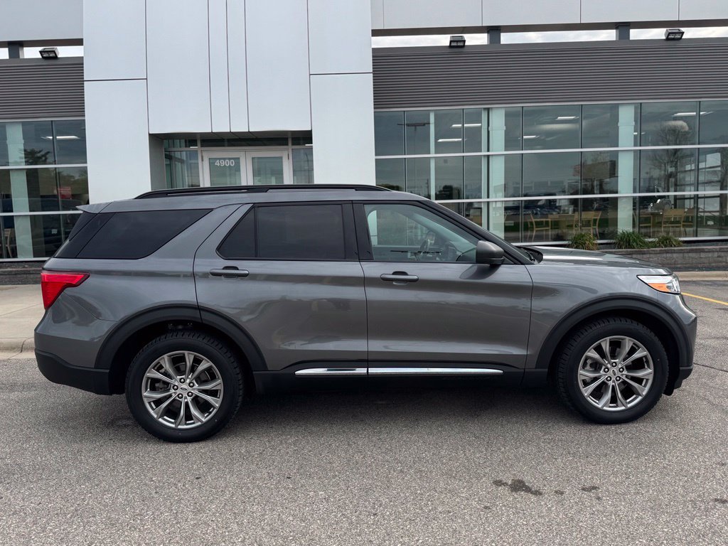 Used 2023 Ford Explorer XLT w/ Equipment Group 202A AWD/4WD image 40