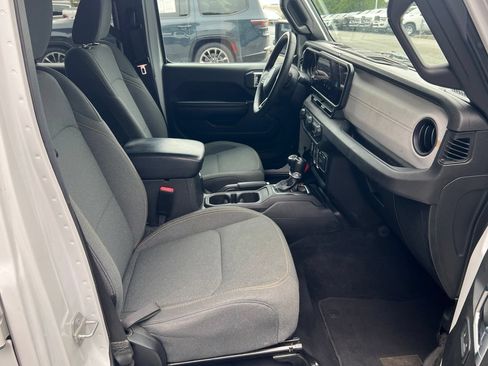 Used 2024 Jeep Wrangler Unlimited Sport AWD/4WD image 18