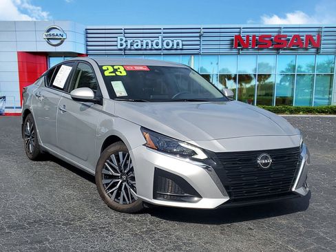 Certified 2023 Nissan Altima 2.5 SV image 1