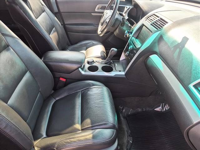 Used 2014 Ford Explorer XLT w/ Equipment Group 202A AWD/4WD image 24
