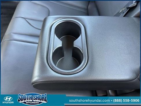 Certified 2023 Hyundai Elantra Limited w/ Preferred Accessory Package image 11