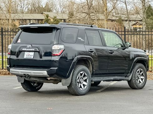 Used 2024 Toyota 4Runner TRD Off-Road Premium image 3