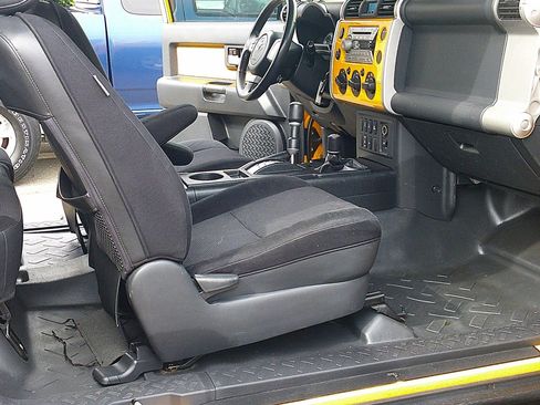 Used 2007 Toyota FJ Cruiser 4WD w/ Upgrade Pkg 2 image 18