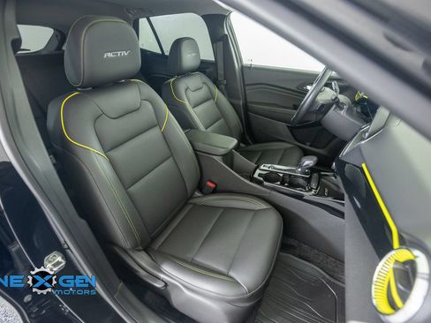 Used 2024 Chevrolet Trax ACTIV w/ Sunroof Package FWD image 41