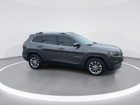 Used 2019 Jeep Cherokee Latitude Plus w/ Comfort/Convenience Group image 9