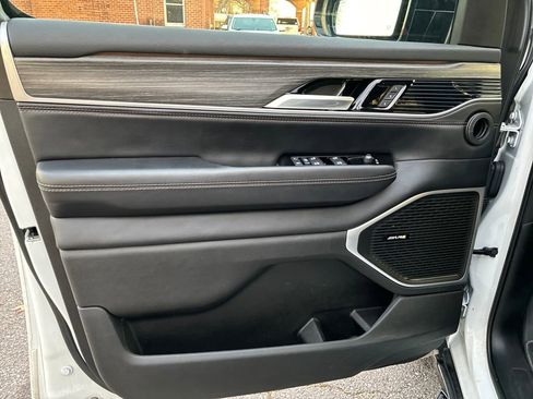 Used 2024 Jeep Wagoneer Series III image 11