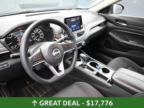 Used 2024 Nissan Altima 2.5 SV image 23