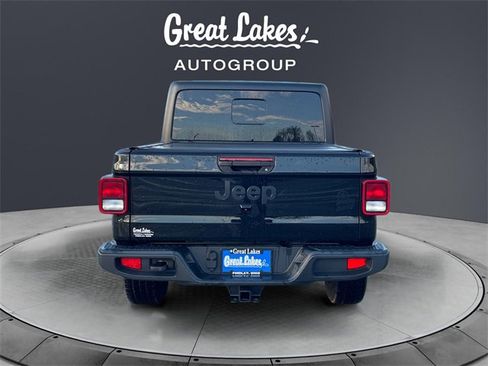 Used 2022 Jeep Gladiator Willys image 4