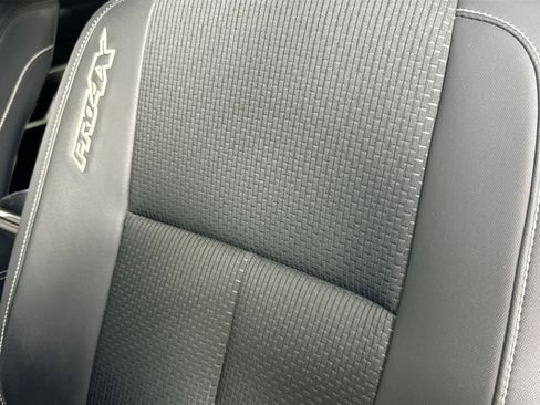 Used 2019 Nissan Titan PRO-4X image 19