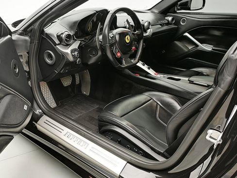 Certified 2014 Ferrari F12 Berlinetta image 11