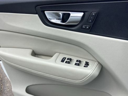 Used 2023 Volvo XC60 B5 Plus image 20