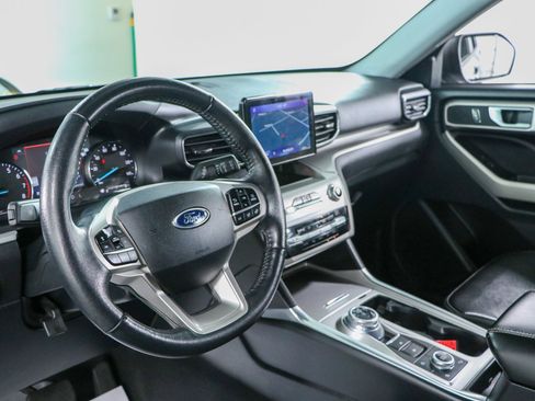 Used 2021 Ford Explorer XLT w/ Equipment Group 202A AWD/4WD image 22