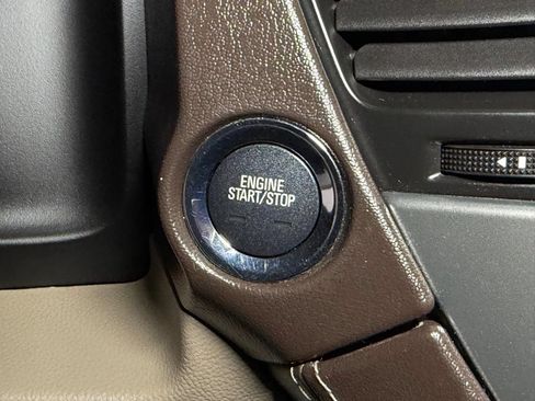 Used 2015 Chevrolet Suburban LT RWD image 41