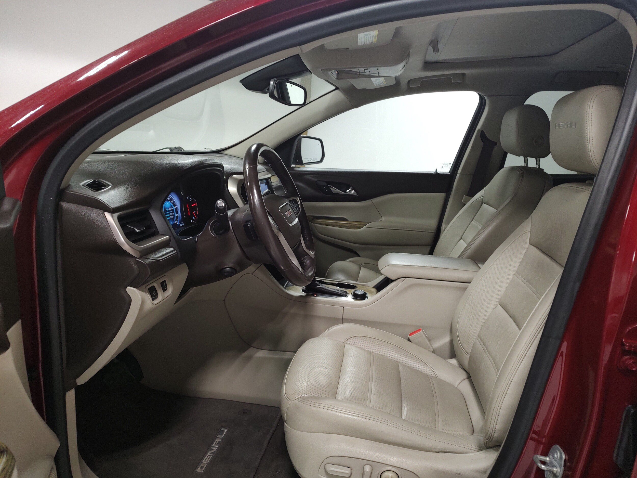 Used 2018 GMC Acadia Denali AWD/4WD image 11