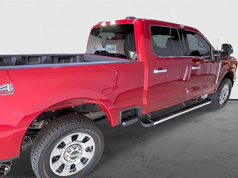 Used 2025 Ford F250 Lariat w/ Chrome Package image 4
