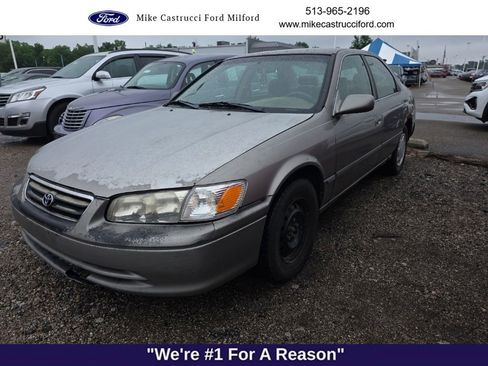 Used 2000 Toyota Camry CE FWD image 1