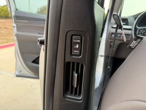 Used 2023 Honda Odyssey EX-L image 24