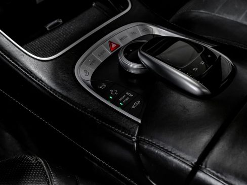 Used 2015 Mercedes-Benz S 550 Sedan w/ Sport Package w/ Sport Package image 32