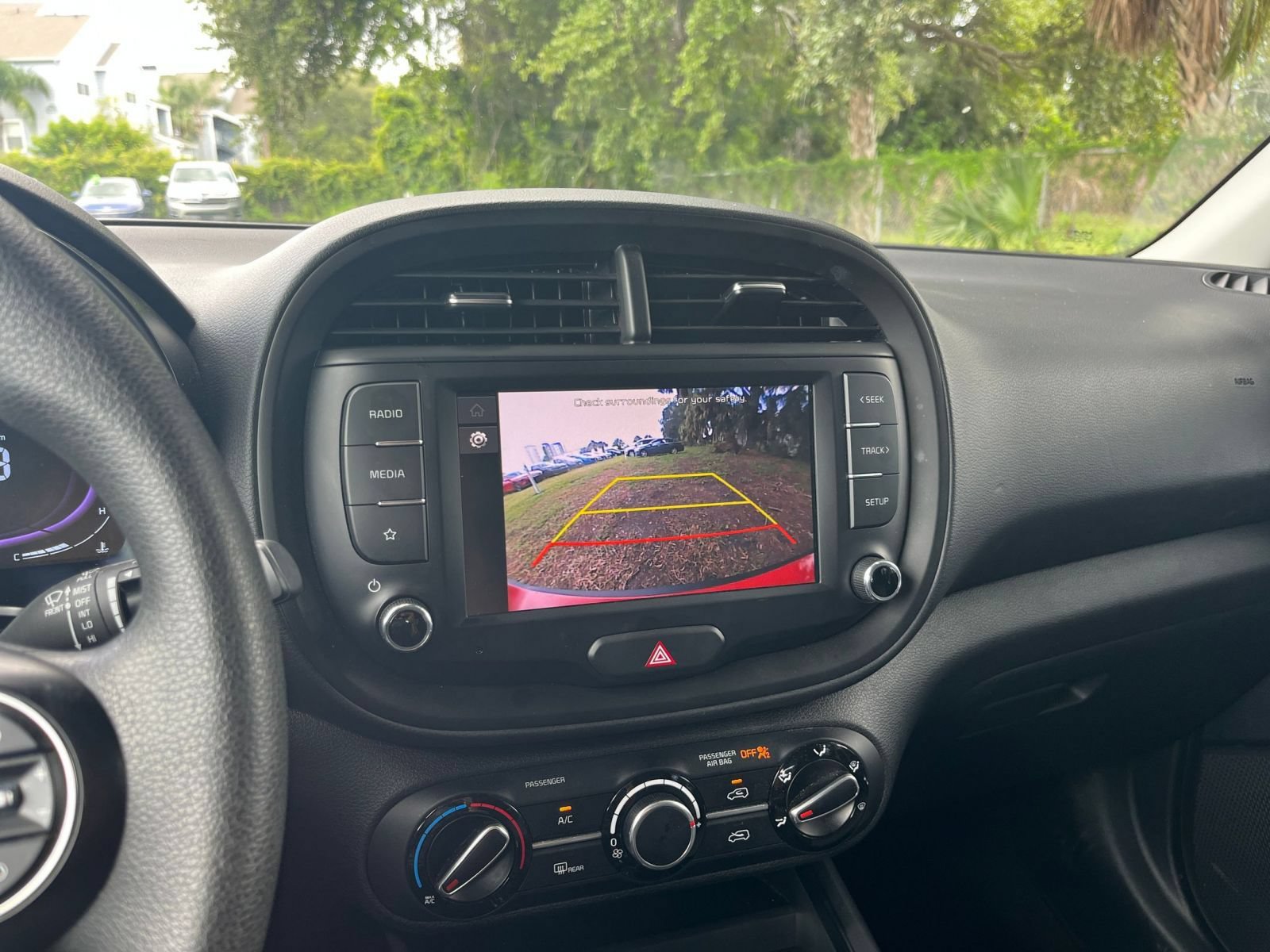Used 2025 Kia Soul LX w/ LX Technology Package FWD image 21