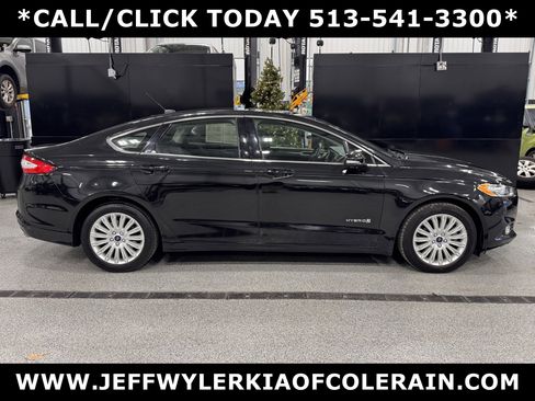 Used 2013 Ford Fusion SE image 2