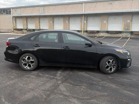 Used 2021 Kia Forte LXS FWD image 3