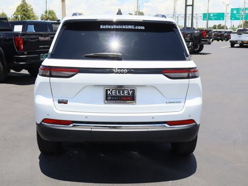 Used 2023 Jeep Grand Cherokee Laredo w/ Luxury Tech Group I RWD image 8