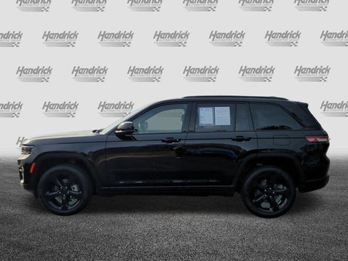Used 2025 Jeep Grand Cherokee Limited w/ Black Appearance Package image 7