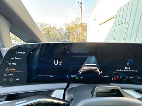 Used 2025 Cadillac Optiq Luxury 1 image 21