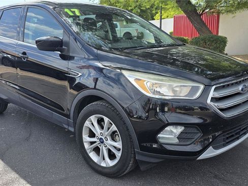 Used 2017 Ford Escape SE FWD image 3