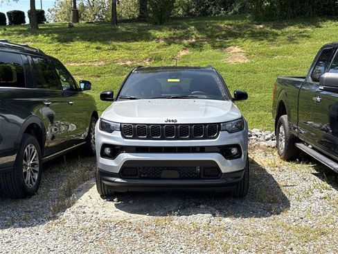 Used 2026 Jeep Compass Limited AWD/4WD image 2