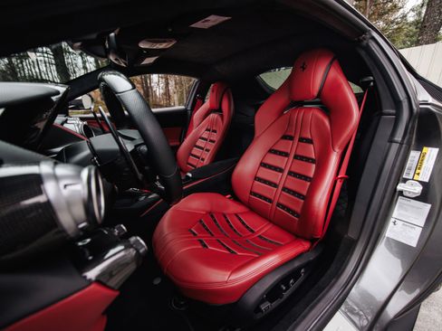 Used 2020 Ferrari 812 Superfast image 13