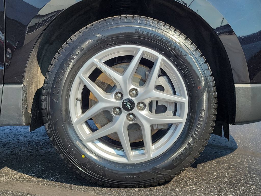 Certified 2024 Ford Edge SEL w/ Convenience Package AWD/4WD image 9