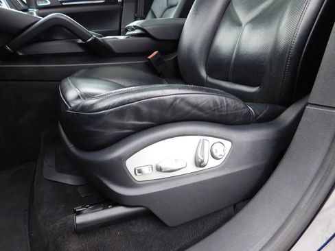 Used 2017 Porsche Cayenne Platinum Edition image 17